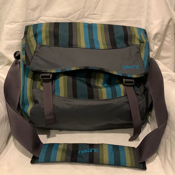 Dakine messenger bag. Adjustable shoulder or crossbody strap. - Picture 1 of 8